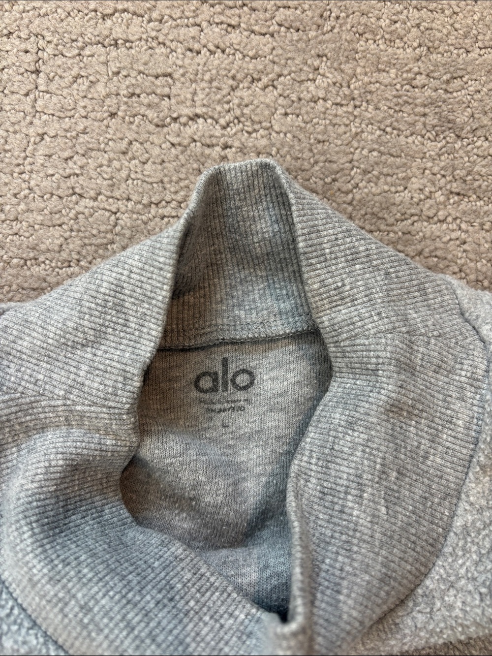 ALO Yoga women’s Pullover - Picture 2 of 4
